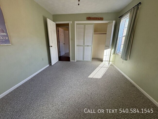 Building Photo - 136 Grimes St