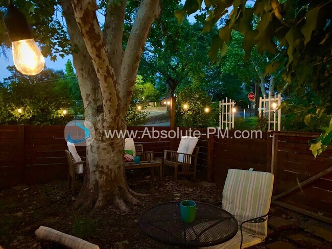 Building Photo - Cozy 1 Bedroom Studio in the Orangevale Ag...