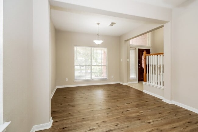 Building Photo - 13707 Broad Oaks Ln