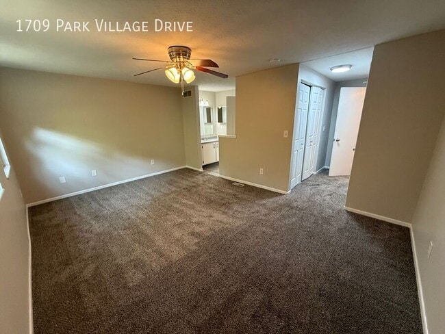 Building Photo - 1709 Park Village Dr