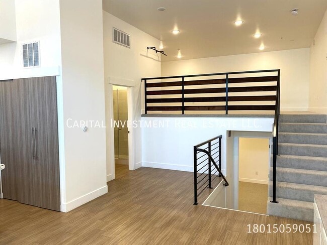 Building Photo - 877 S 200 W