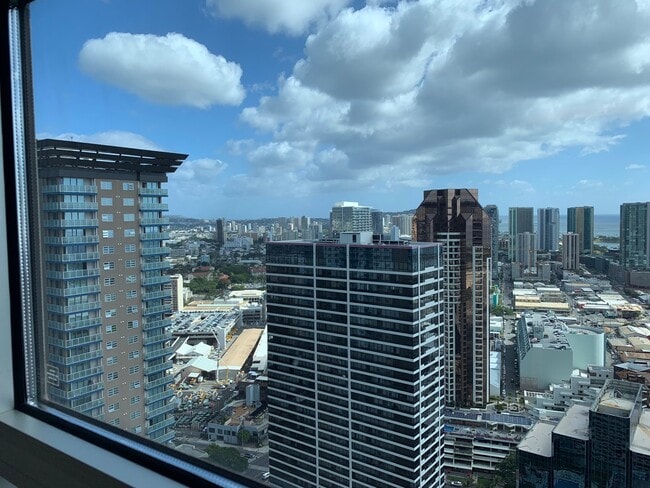 Building Photo - High Floor - Highly sought after Studio 1 ...