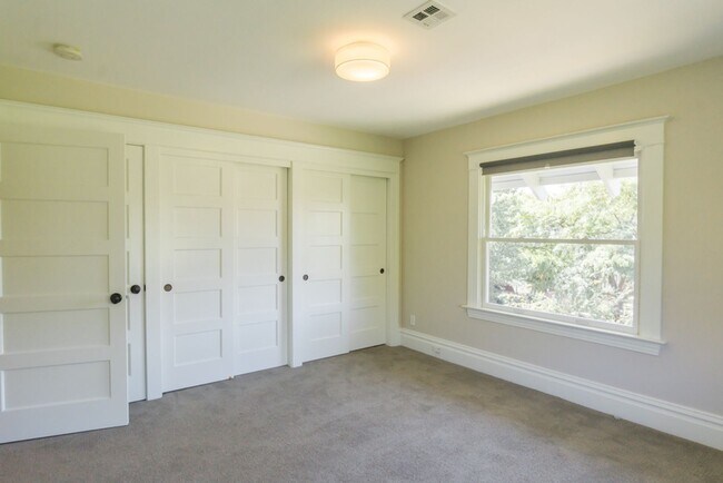 Building Photo - 6bd/3.75ba Seattle Home