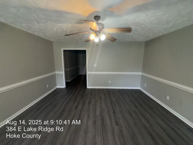 Building Photo - 384 E Lake Ridge Rd
