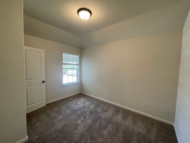 Building Photo - 10214 Lynwood Vlg