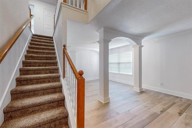 Building Photo - 1330 Kensington Ct