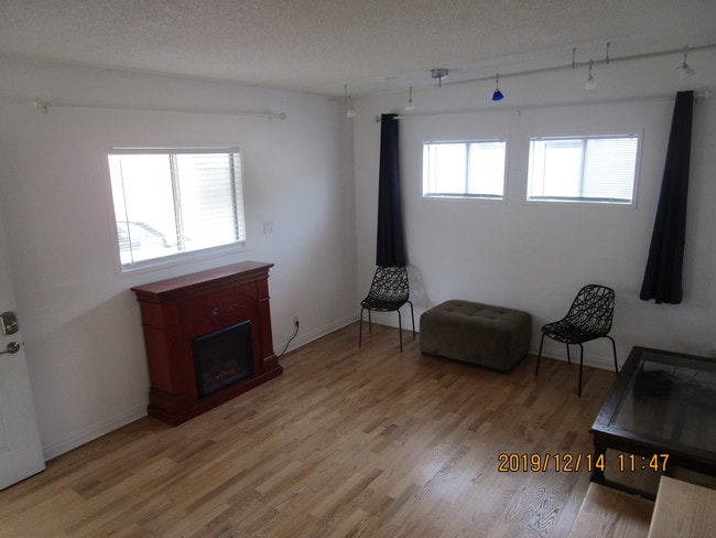 Living Room - 1352 Ocean Park Blvd