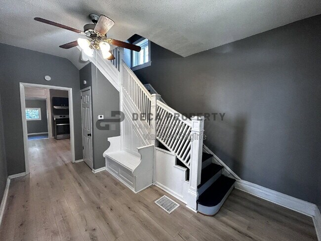 Building Photo - 1555 Salerno Dr