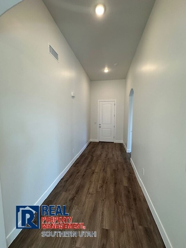 Building Photo - Large Home in Firerock