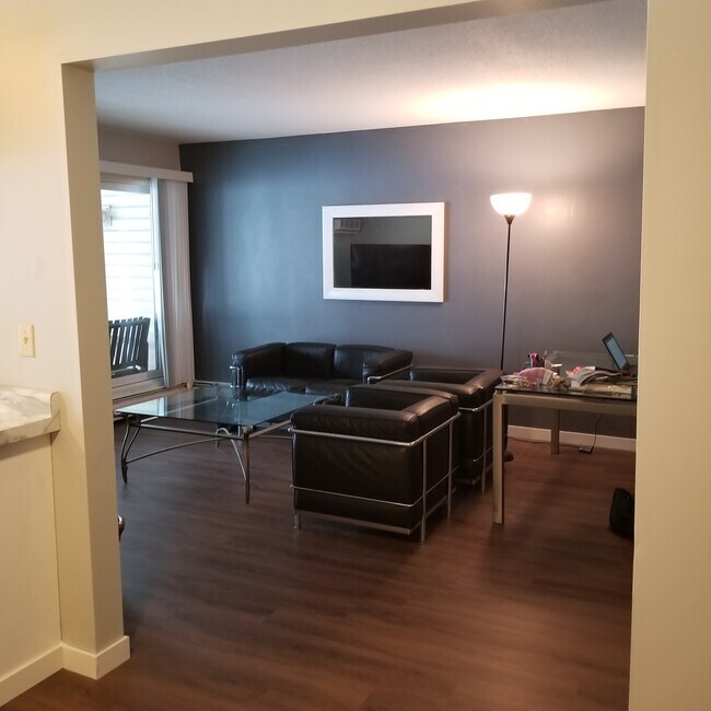 living room - 10750 Rockford Rd