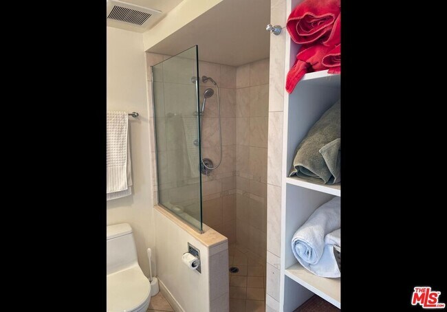 Building Photo - 4267 Marina City Dr