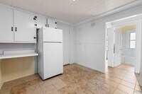 Building Photo - 401 Valley Dr