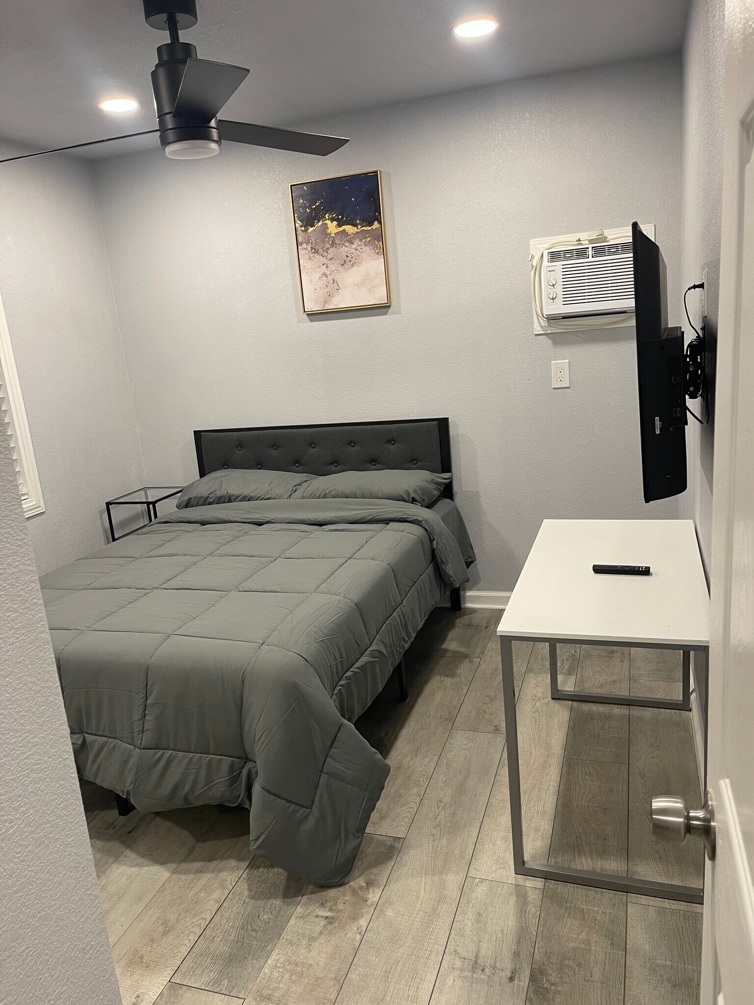 Building Photo - 2529 Crommelin Ave