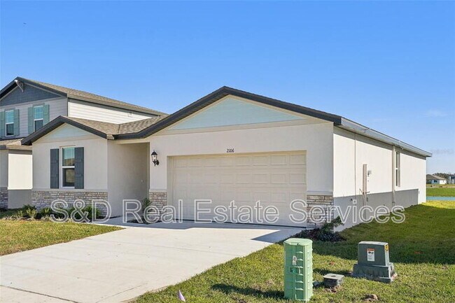 Building Photo - 2106 Rosewood Dr