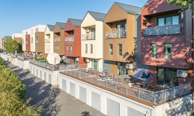 Building Photo - 143-171-171 Hyde Park Ave