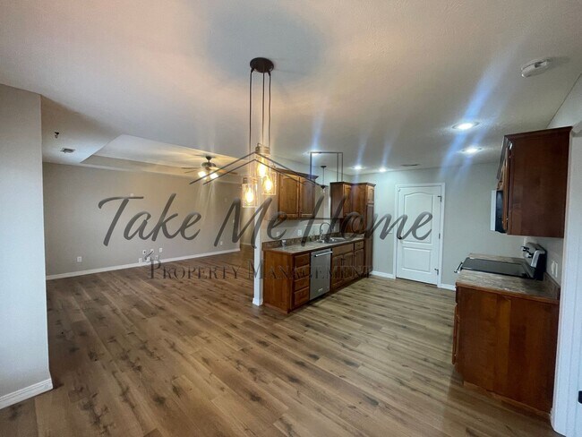 Building Photo - Modern 4-Bed, 2-Bath Home for Rent in Republic – 3-Car Garage & Private Fenced Yard