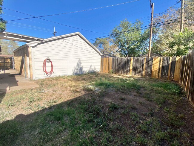 Building Photo - NOW PRE-LEASING FOR JULY: 4 bed 2 bath 2car garage in Tech Terrace