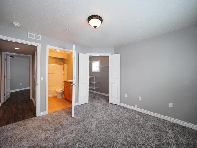 Building Photo - Beautiful Daybreak Condo