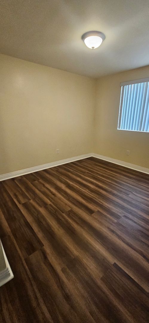 Building Photo - 75(611)