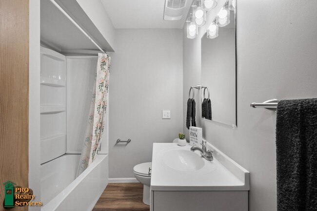 Building Photo - 4 Bedroom Home in Crystal