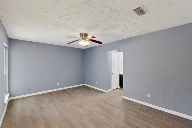Building Photo - 2211 Sierra Dr