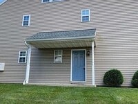 Building Photo - Remodeled Seven Oaks Condo