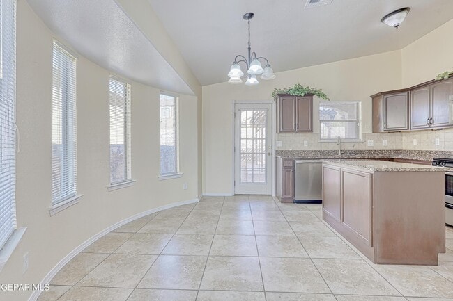 Building Photo - 14325 Woods Point Ave