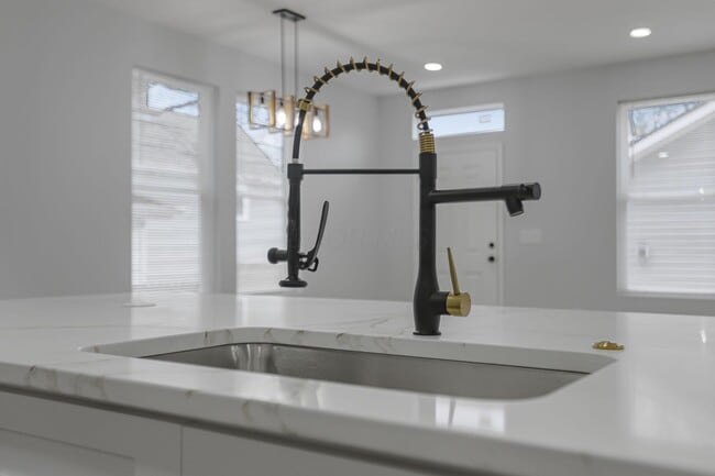 Building Photo - 961 Heyl Ave