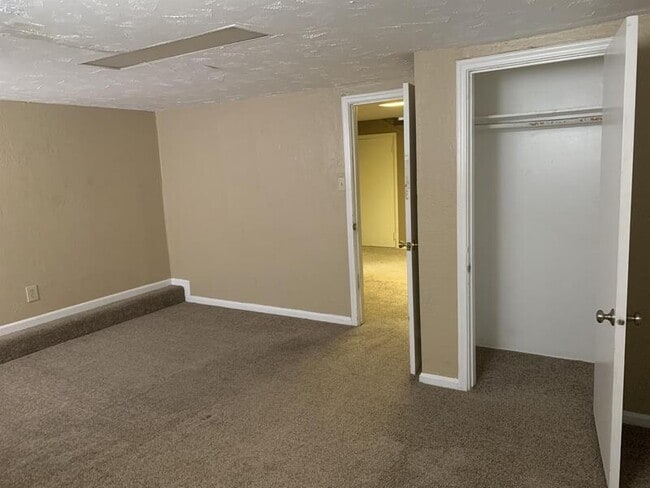 Building Photo - 867 Browning Ave