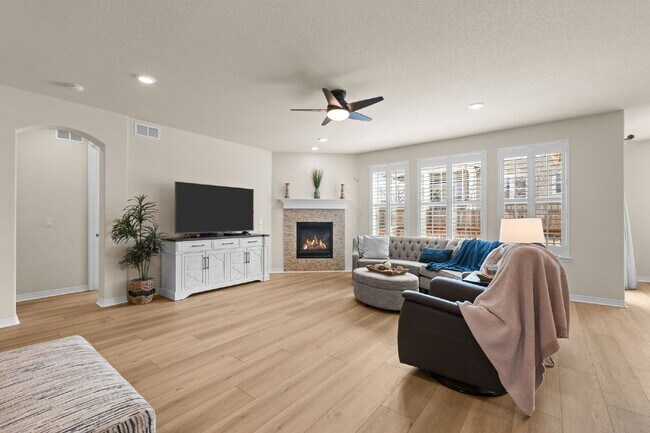 Building Photo - 2414 Leafdale Cir