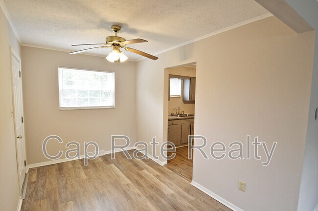 Building Photo - 1226 Parkview Dr