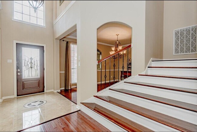 Building Photo - 303 N Elder Grove Dr