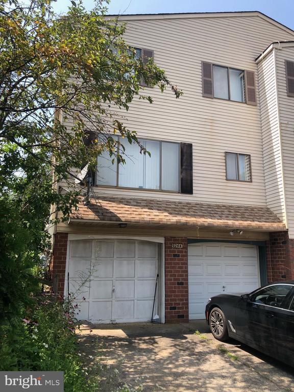 Building Photo - 9244 Jamison Ave