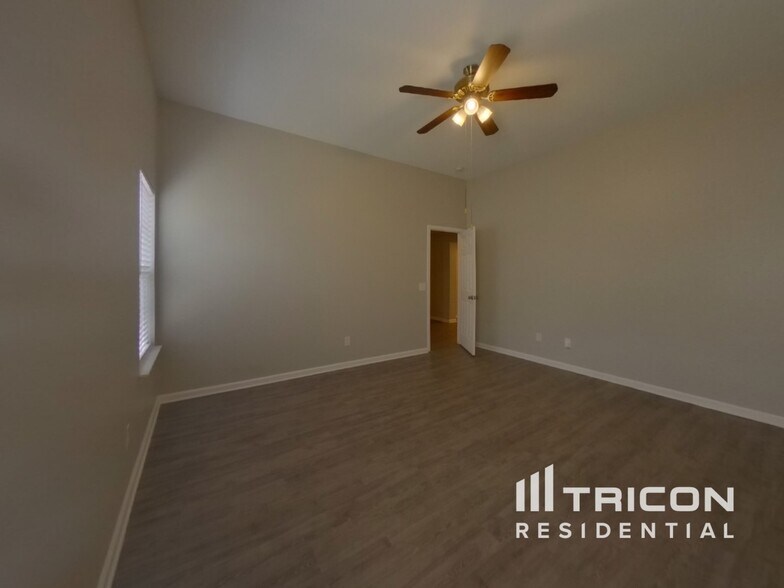Building Photo - 6017 Ashebrook Dr