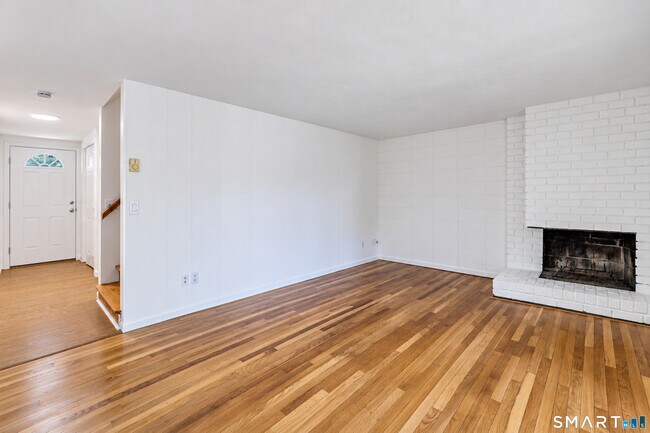 Building Photo - 19 Denlar Dr
