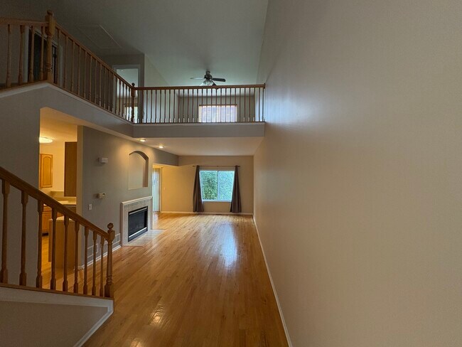 Building Photo - 2221 Stoughton Dr