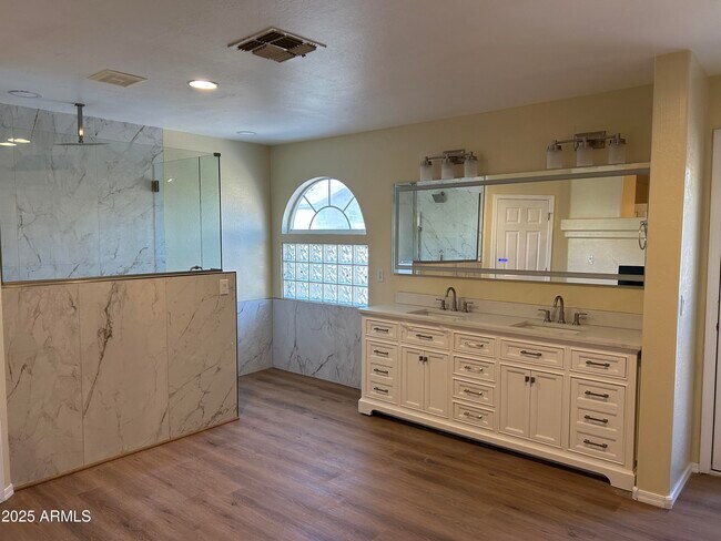 Building Photo - 6406 W El Cortez Pl