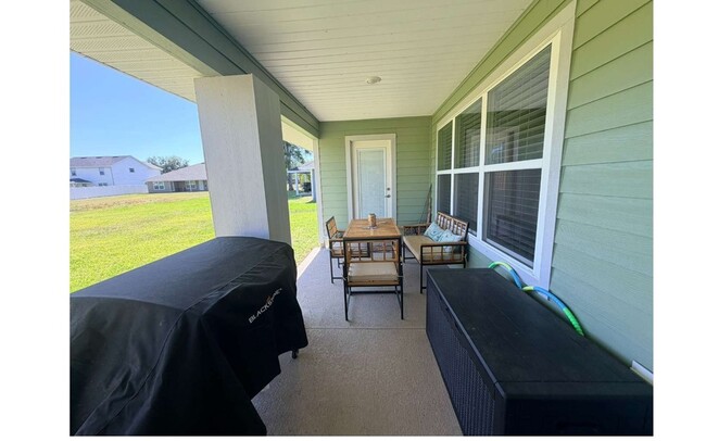 Building Photo - 297 SW Silverpalm Dr