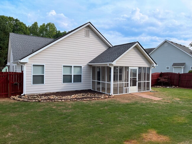 Building Photo - 14 Crestbrook Dr