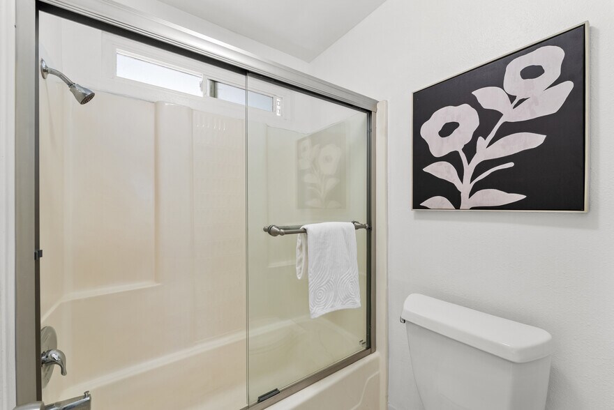 Building Photo - 1885 Veteran Ave