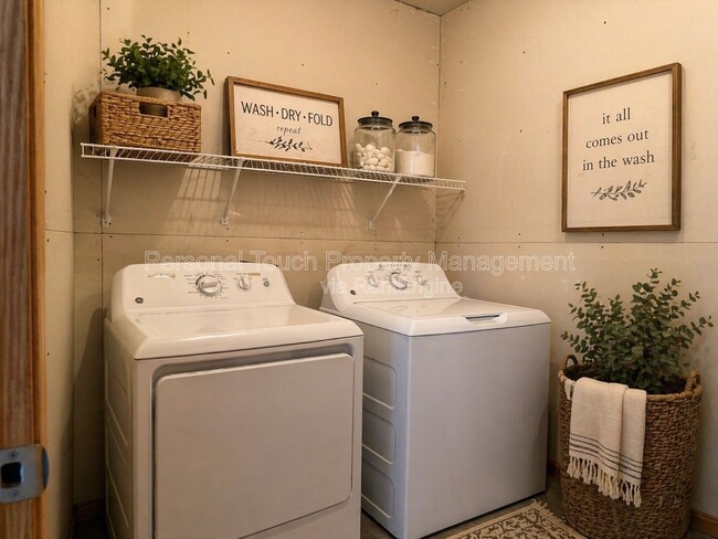 Building Photo - 1143 39th Ave S