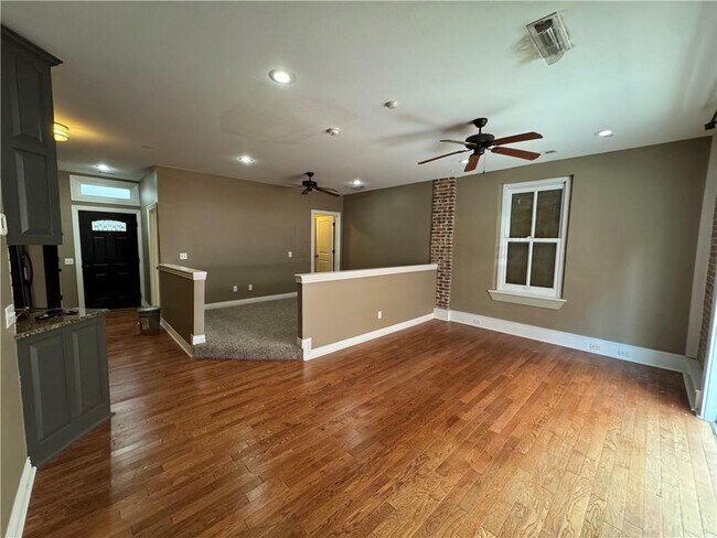 Building Photo - 21 E Center St