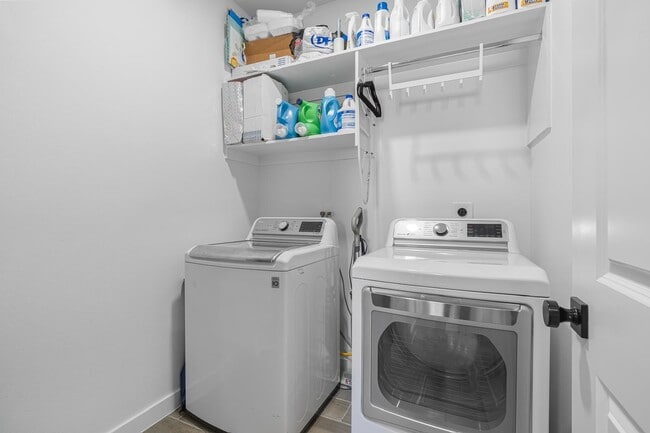 Building Photo - 3504 Jorge Sosa Dr