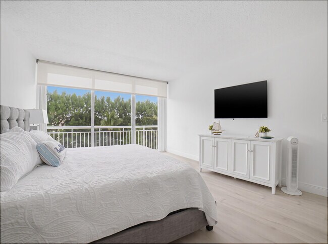 Building Photo - 2780 S Ocean Blvd