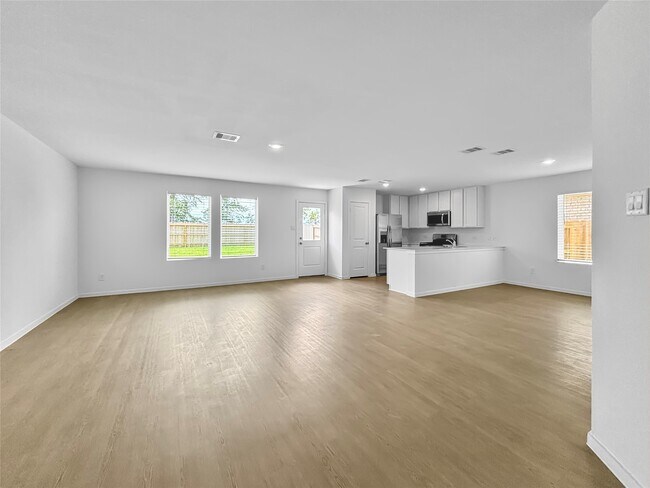Building Photo - 5818 Starling Dr