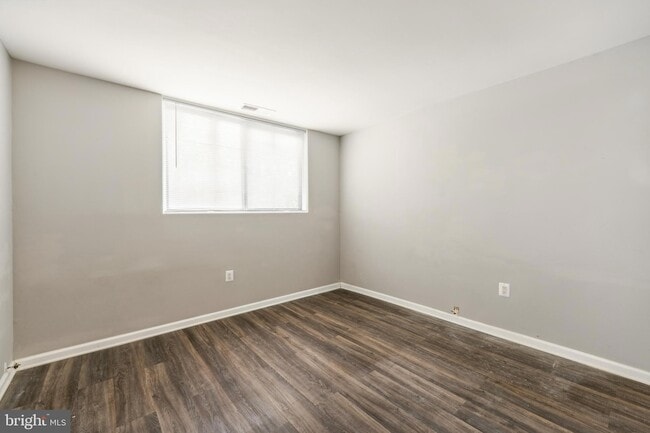 Building Photo - 10724 West Dr