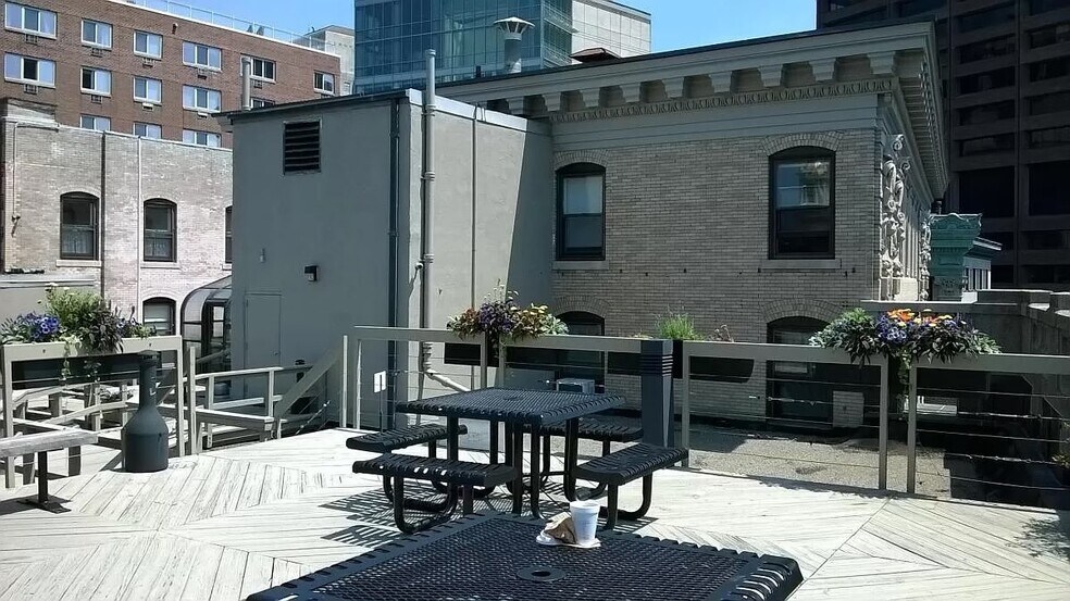 Building Photo - 21 Beacon St