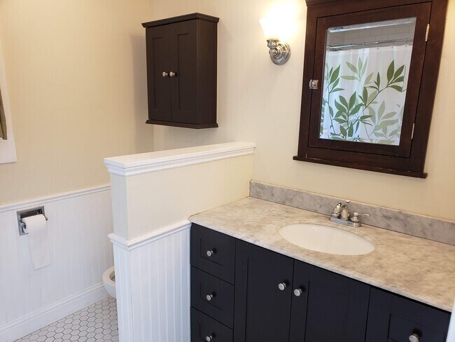 2nd floor bathroom - 4125 SE Gladstone st