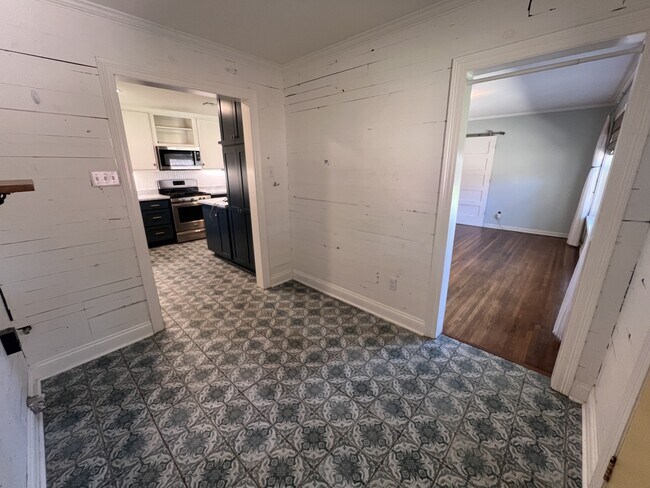 Building Photo - 129 Fernhill Ave
