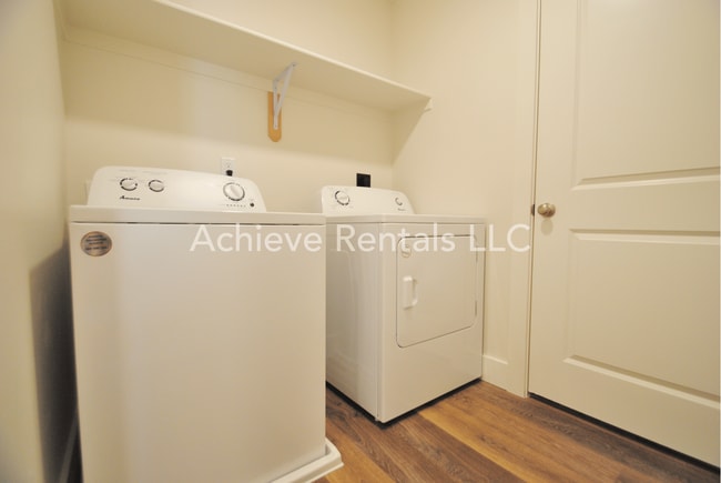 Building Photo - Conveniently Located North Logan Village Townhome | Near Utah State and Hospitals